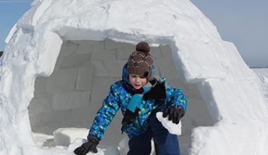 activité enfants construire igloo station ski montclar