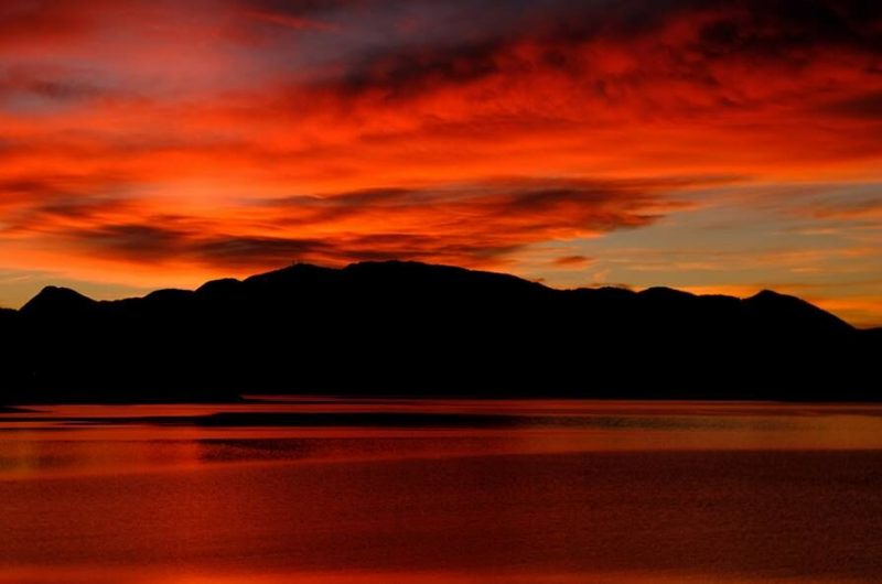 Coucher du soleil sur le lac de Serre Ponçon