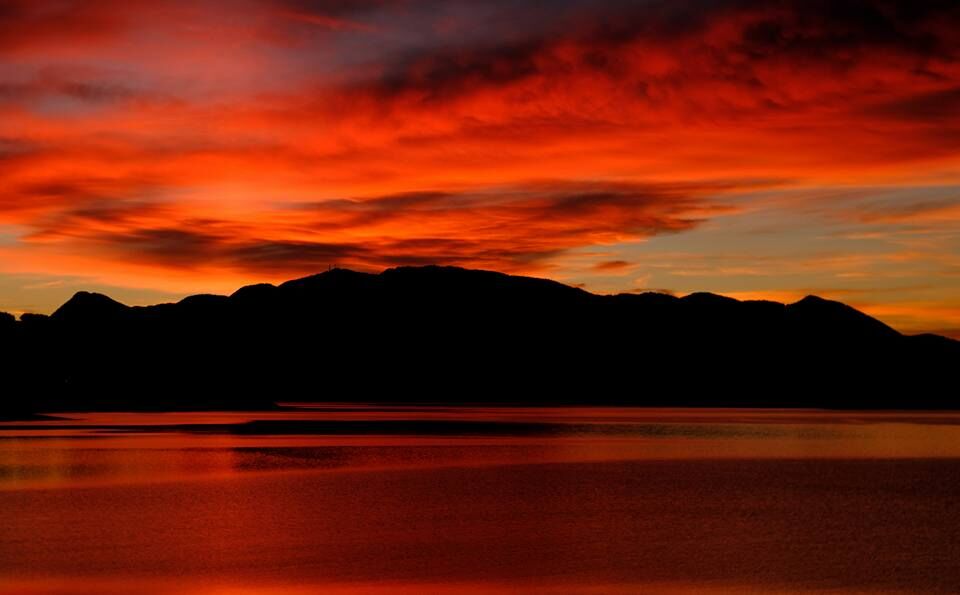 Randonnée nocturne accompagnée  « Coucher de soleil sur Serre-Ponçon »