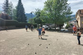 Concours de pétanque avec Le Séréna