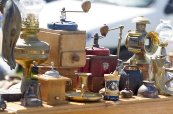 Vide grenier dans la rue basse_Seyne