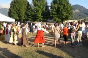 Danses médiévales au Café des arts_Montclar